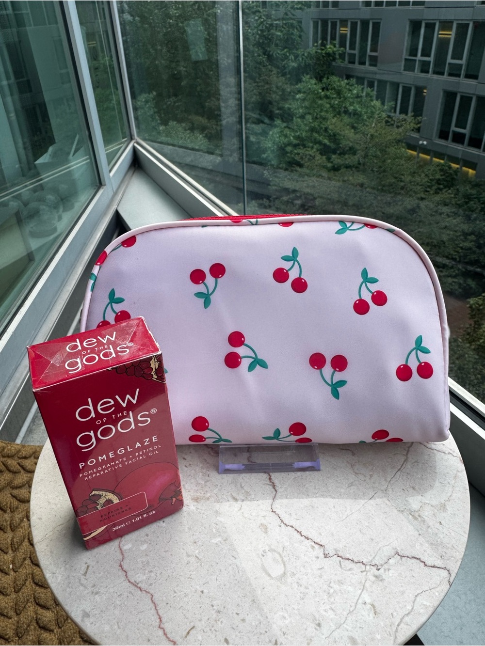 DEW OF THE GODS POMEGLAZE Reparative Facial Oil & Cosmetic Bag